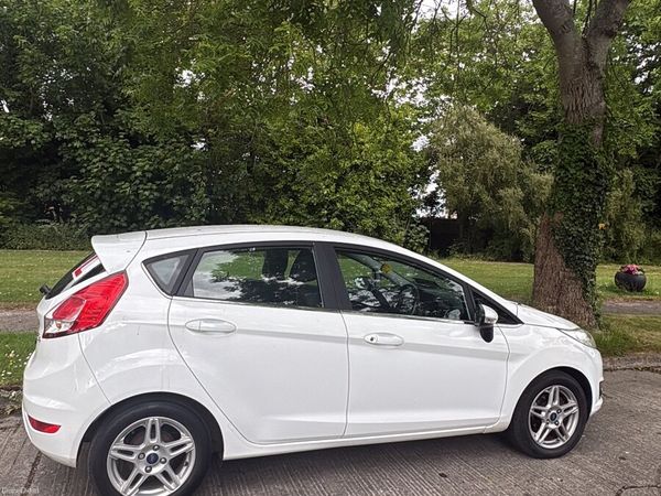 Ford Fiesta Hatchback, Petrol, 2014, White