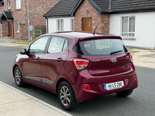 Hyundai i10 Hatchback, Petrol, 2014, Red
