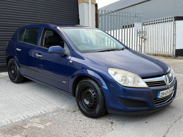 Vauxhall Astra Hatchback, Petrol, 2009, Blue