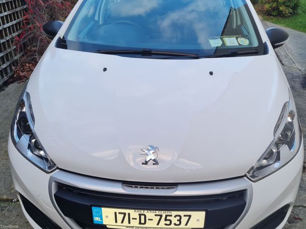 Peugeot 208 Hatchback, Petrol, 2017, White