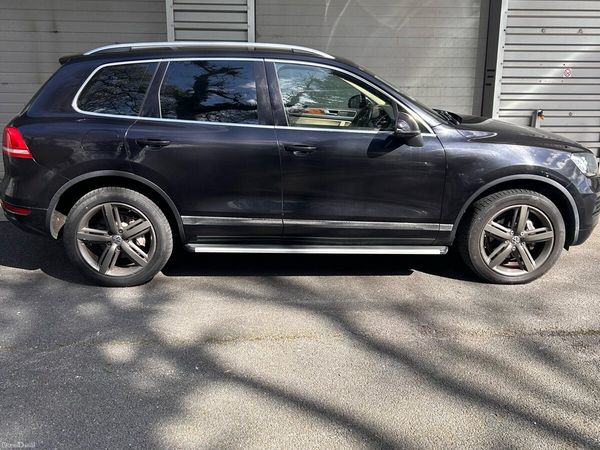 Volkswagen Touareg SUV, Diesel, 2011, Black