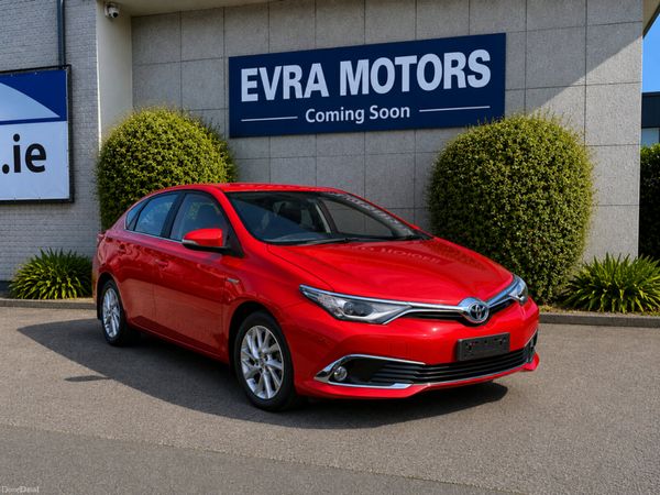 Toyota Auris Hatchback, Petrol Hybrid, 2016, Red