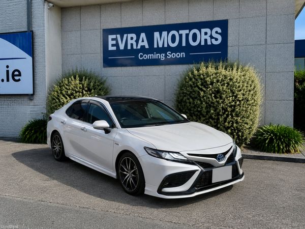Toyota Camry Saloon, Petrol Hybrid, 2021, White