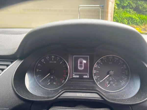 Skoda Octavia Saloon, Diesel, 2015, Black
