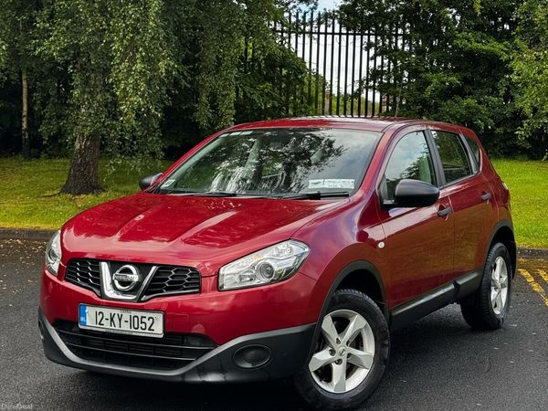 Nissan Qashqai Hatchback, Diesel, 2012, Red