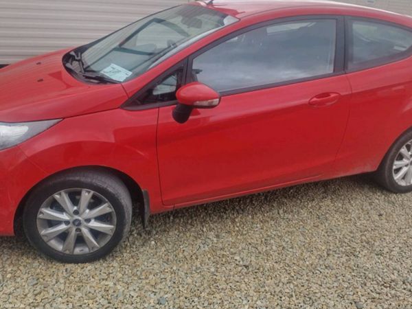 Ford Fiesta Hatchback, Diesel, 2010, Red