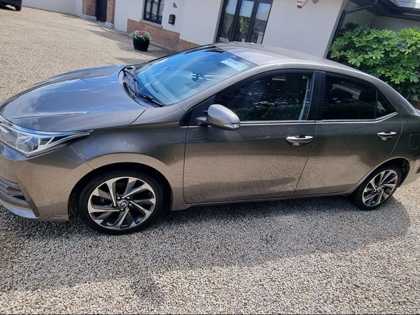 Toyota Corolla Saloon, Diesel, 2017, Grey