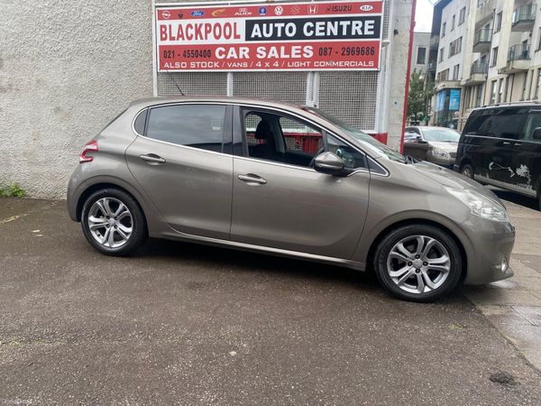 Peugeot 208 Hatchback, Petrol, 2013, Bronze