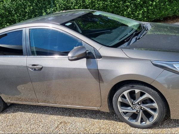Toyota Corolla Saloon, Diesel, 2017, Grey