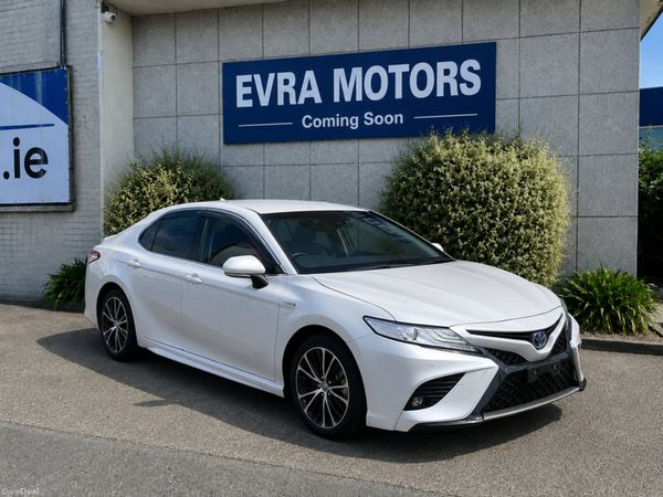 Toyota Camry Saloon, Petrol Hybrid, 2019, White