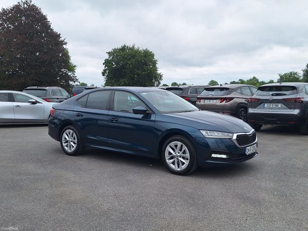 Skoda Octavia Saloon, Diesel, 2024, Blue