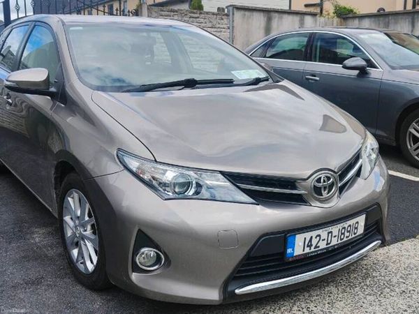 Toyota Auris Hatchback, Diesel, 2014, Bronze