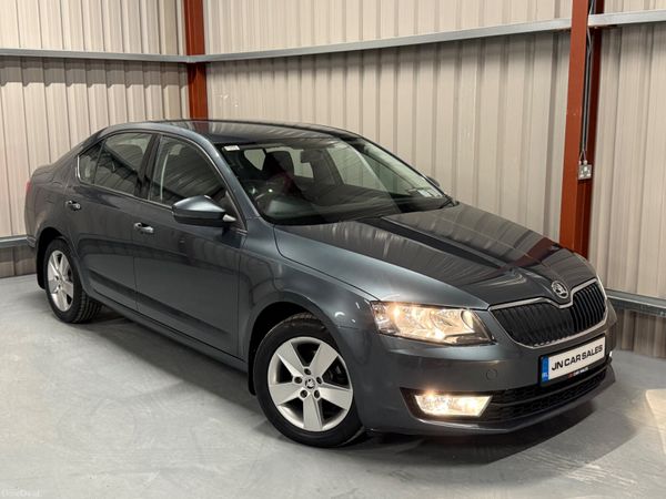 Skoda Octavia Saloon, Diesel, 2016, Grey