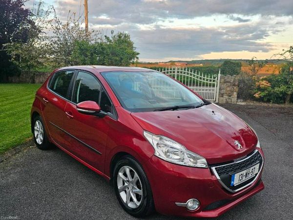 Peugeot 208 Hatchback, Petrol, 2013, Red