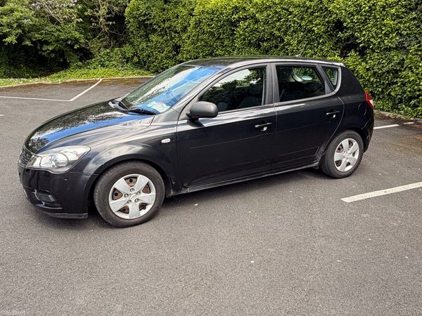 Kia Ceed Hatchback, Petrol, 2010, Black