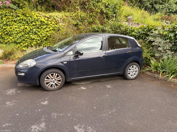 Fiat Punto Hatchback, Petrol, 2014, Blue
