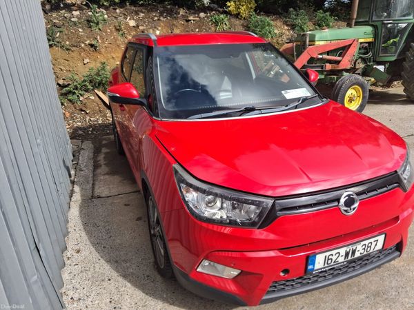 SsangYong Tivoli SUV, Diesel, 2016, Red