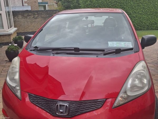 Honda Jazz Hatchback, Petrol, 2011, Red