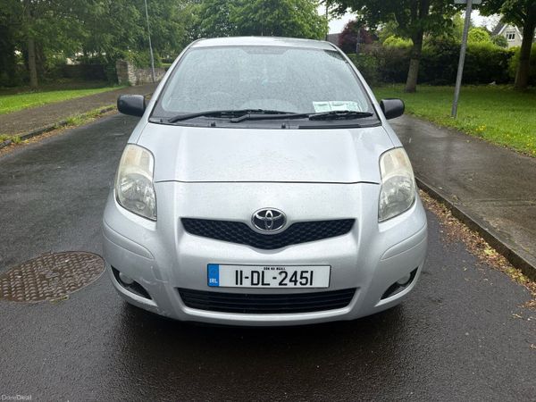 Toyota Yaris Hatchback, Petrol, 2011, Silver