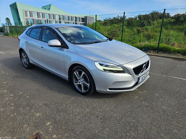 Volvo V40 Hatchback, Diesel, 2018, Grey