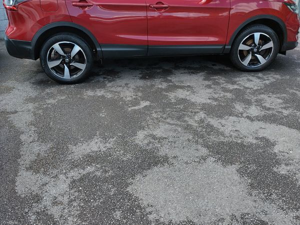 Nissan Qashqai SUV, Diesel, 2018, Red