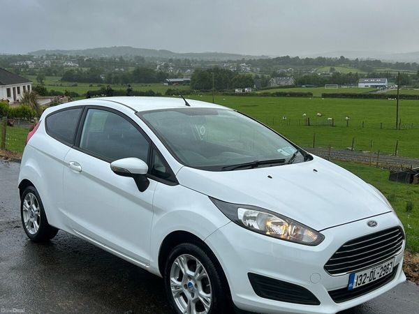 Ford Fiesta Hatchback, Petrol, 2013, White