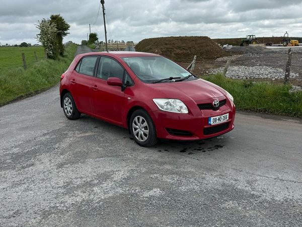 Toyota Auris Hatchback, Petrol, 2008, Red