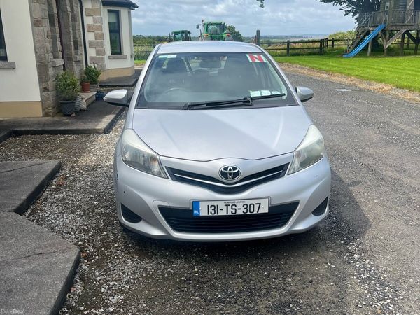 Toyota Yaris Hatchback, Petrol, 2013, Silver
