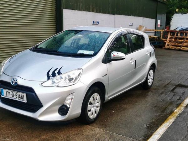 Toyota Aqua Hatchback, Petrol Hybrid, 2017, Silver