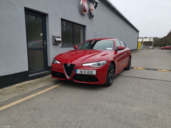 Alfa Romeo Giulia Saloon, Petrol, 2019, Red