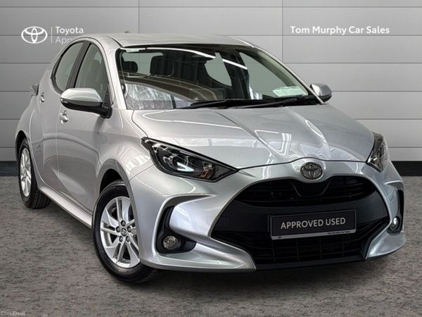 Toyota Yaris Hatchback, Petrol Hybrid, 2024, Silver