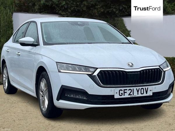 Skoda Octavia Hatchback, Petrol, 2021, White