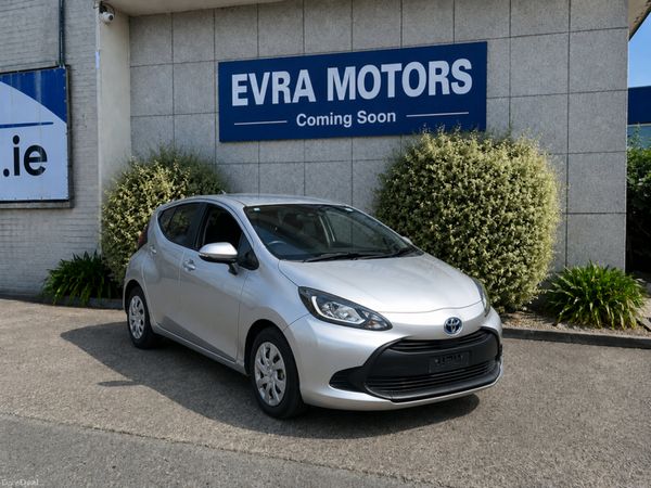 Toyota Aqua Hatchback, Petrol Hybrid, 2022, Silver