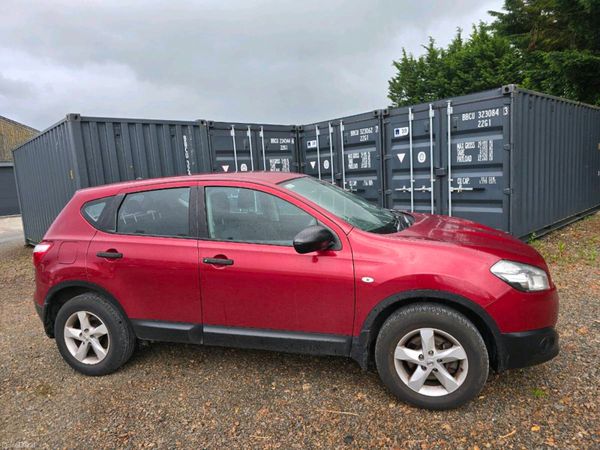 Nissan Qashqai Estate/Jeep, Diesel, 2012, Red