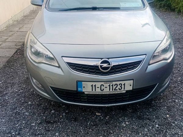 Opel Astra Hatchback, Diesel, 2011, Silver