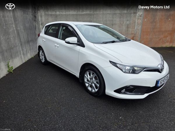 Toyota Auris Hatchback, Diesel, 2015, White