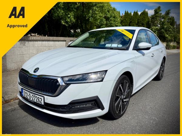 Skoda Octavia Hatchback, Petrol Plug-in Hybrid, 2021, White