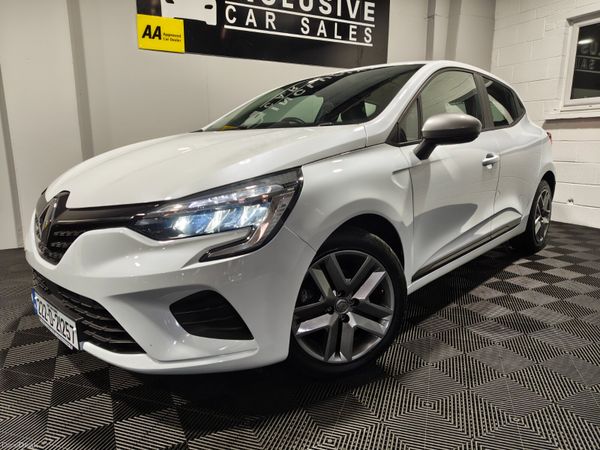 Renault Clio Hatchback, Petrol, 2022, White