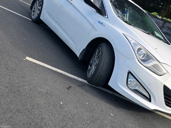Hyundai i40 Saloon, Diesel, 2013, White