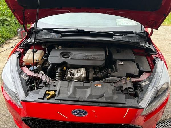 Ford Focus Hatchback, Diesel, 2018, Red