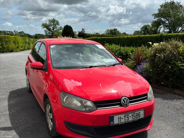 Volkswagen Polo Hatchback, Petrol, 2011, Red