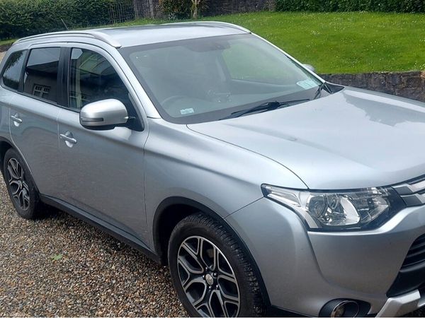 Mitsubishi Outlander SUV, Diesel, 2015, Silver