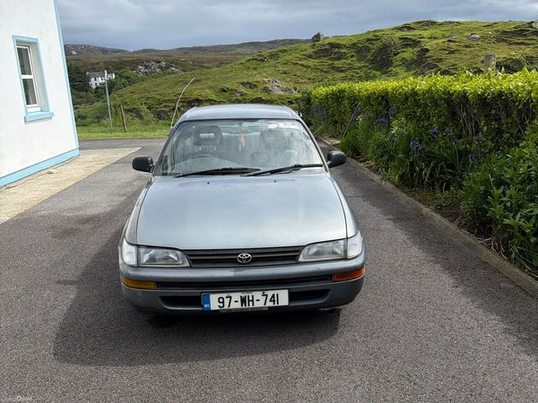 Toyota Corolla Saloon, Petrol, 1997, Grey