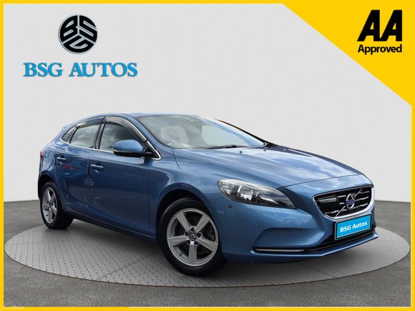 Volvo V40 Hatchback, Petrol, 2015, Blue