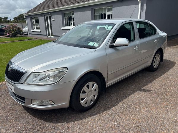 Skoda Octavia Hatchback, Petrol, 2009, Silver