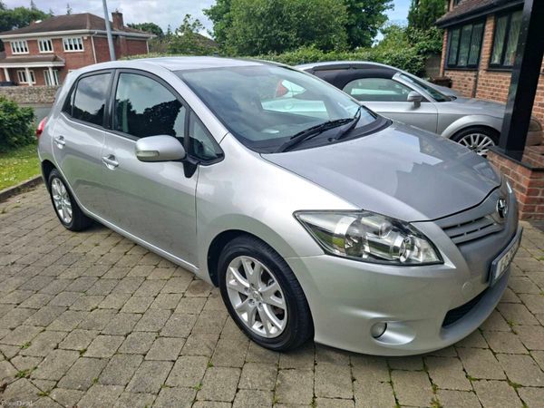 Toyota Auris Hatchback, Diesel, 2011, Silver