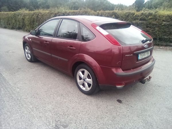 Ford Focus Hatchback, Petrol, 2005, Red