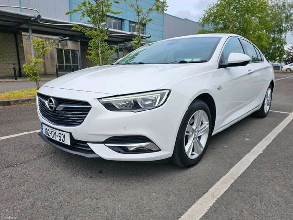 Opel Insignia Hatchback, Diesel, 2018, White