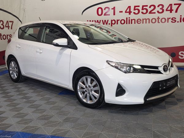Toyota Auris Hatchback, Diesel, 2014, White