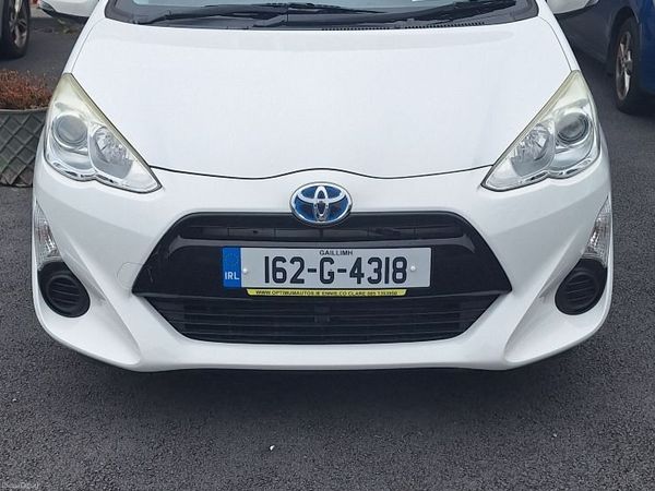Toyota Aqua Hatchback, Petrol Hybrid, 2016, White